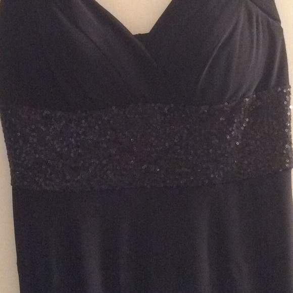 Stunning Little Black V Neck Dress   (R&M Richards - Picture 2 of 5